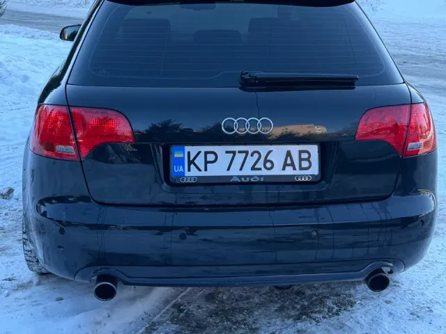 Audi A4 - фото 4