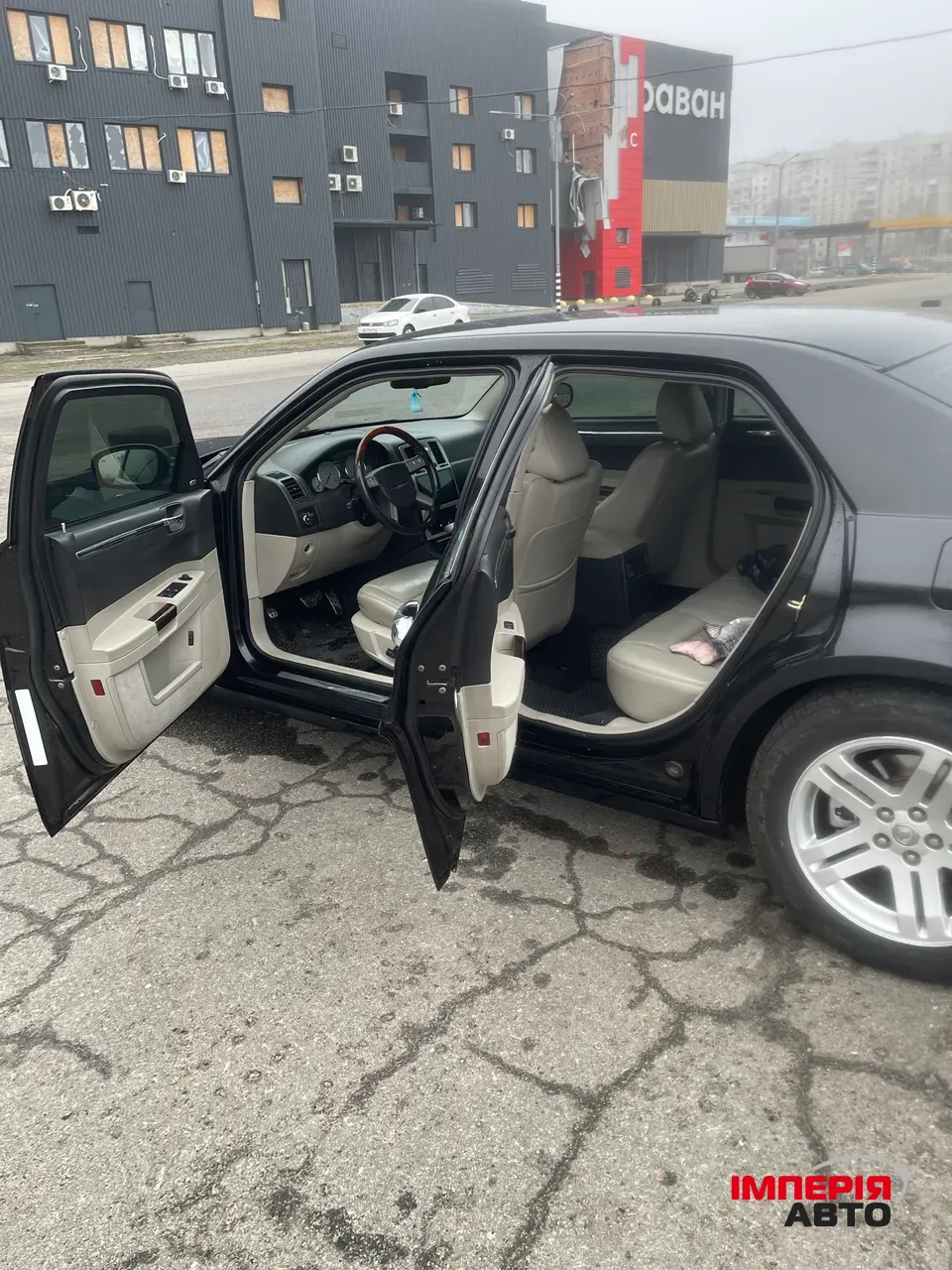 Chrysler 300C - фото 12