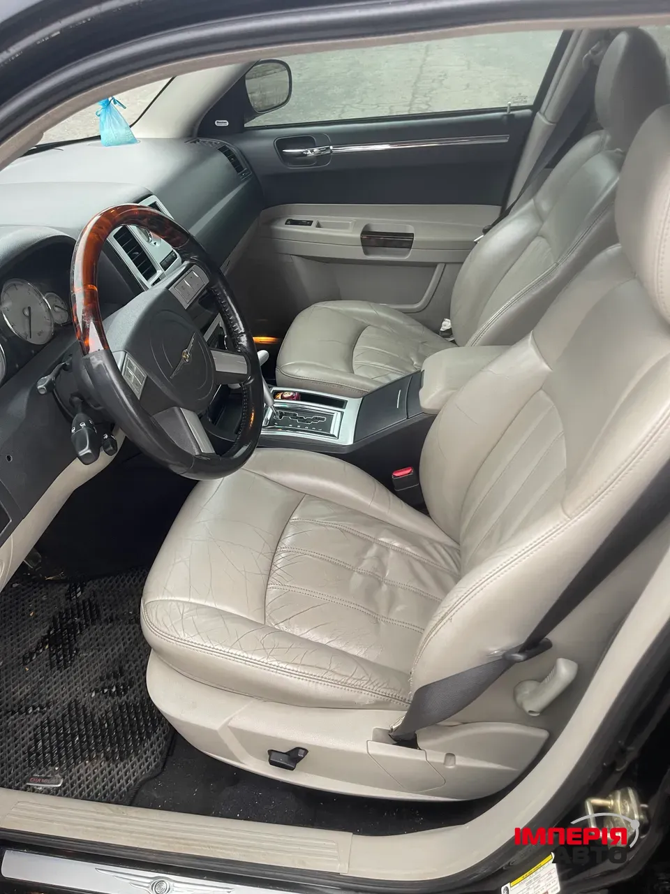 Chrysler 300C - фото 10