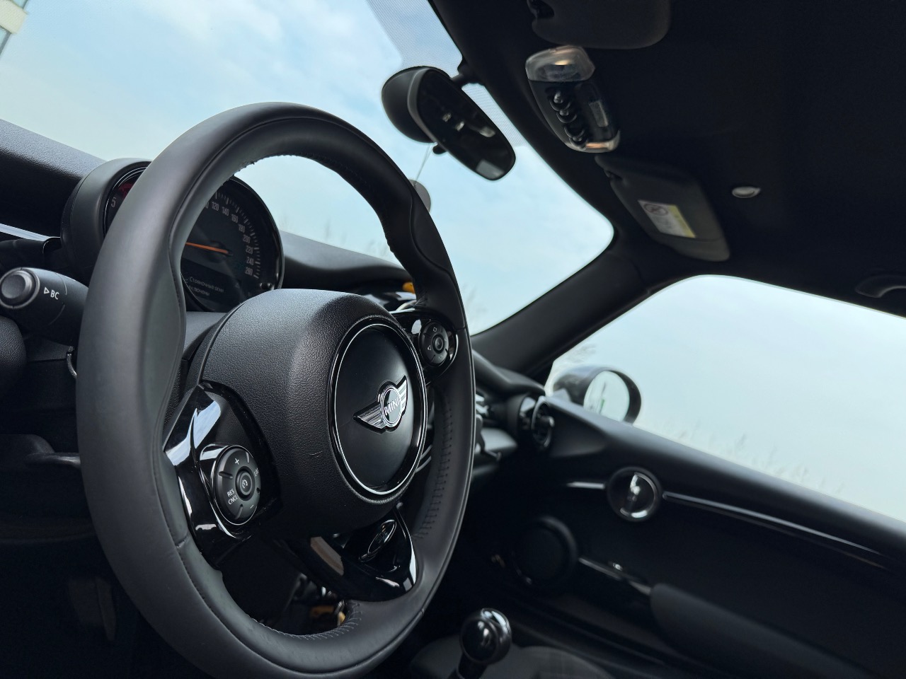 Mini Hatch - фото 1