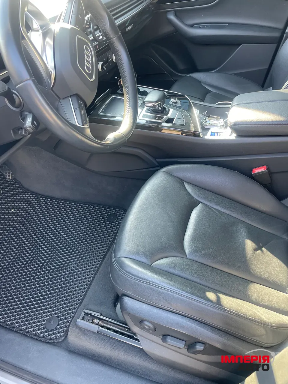 Audi Q7 - фото 22