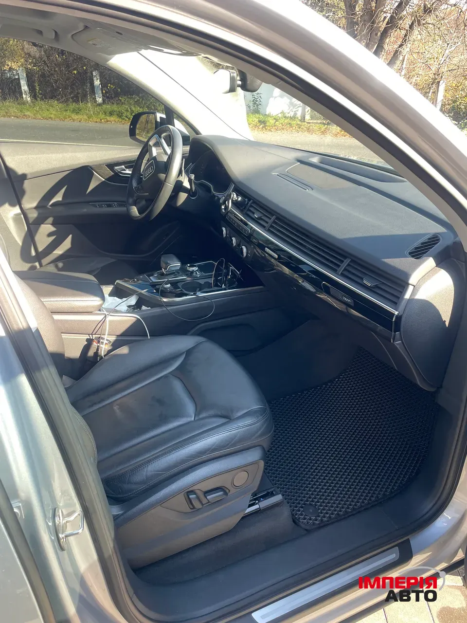 Audi Q7 - фото 25