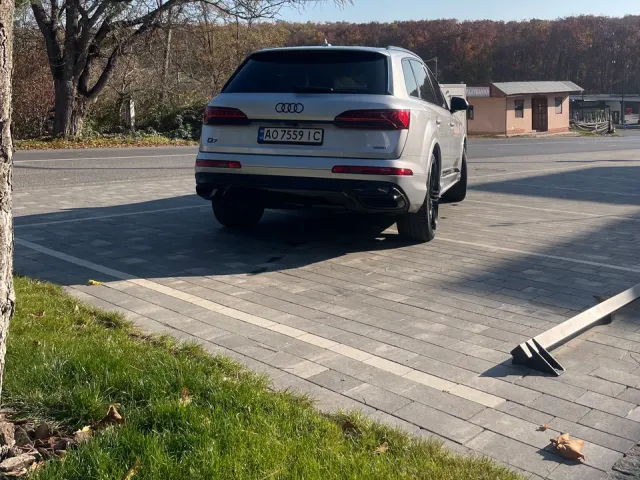 Audi Q7 - фото 3