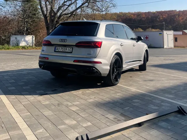 Audi Q7 - фото 1
