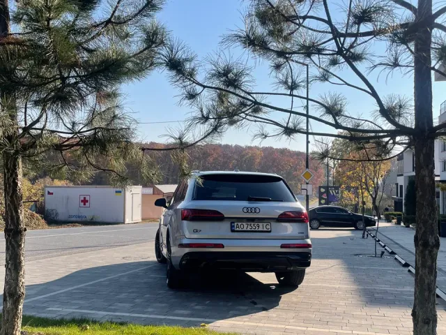 Audi Q7 - фото 4
