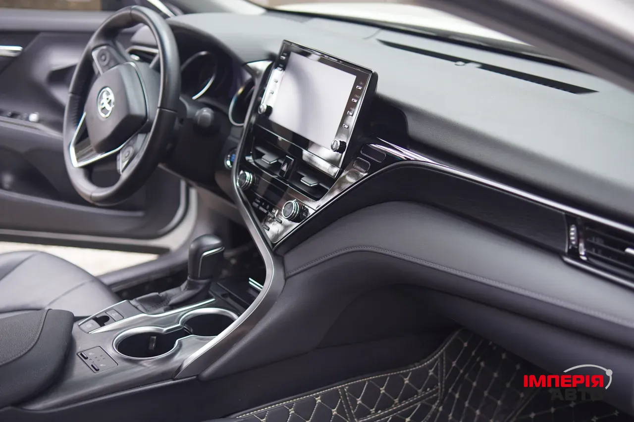 Toyota Camry - фото 5