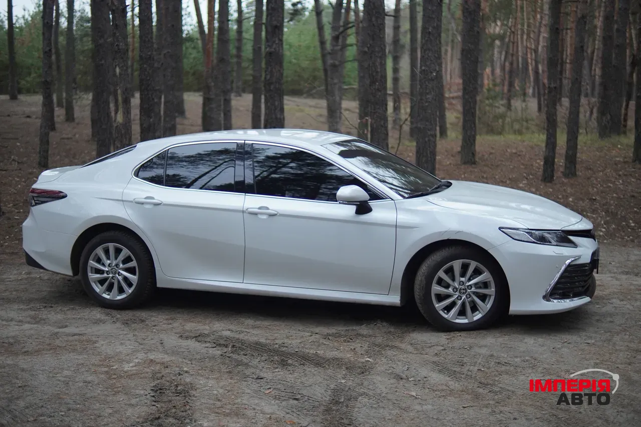 Toyota Camry - фото 2