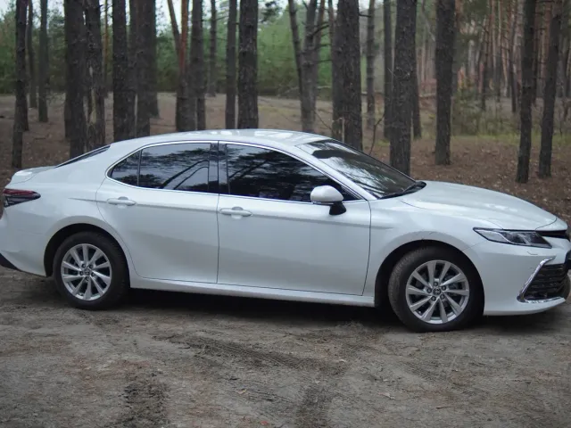 Toyota Camry - фото 2