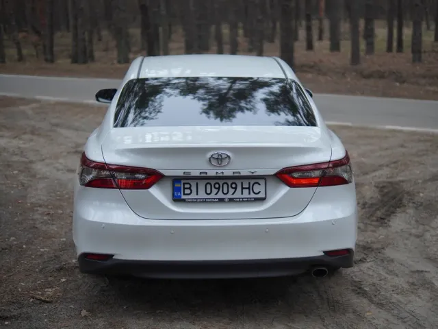 Toyota Camry - фото 4