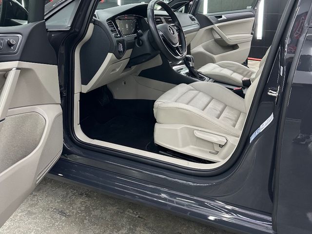 Volkswagen Golf - фото 3