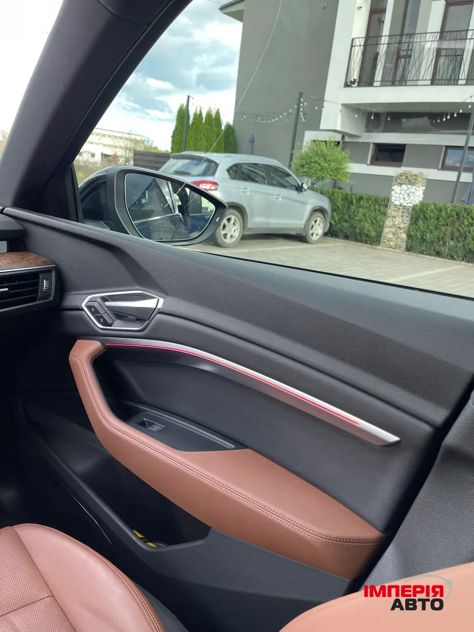 Audi e-tron - фото 19