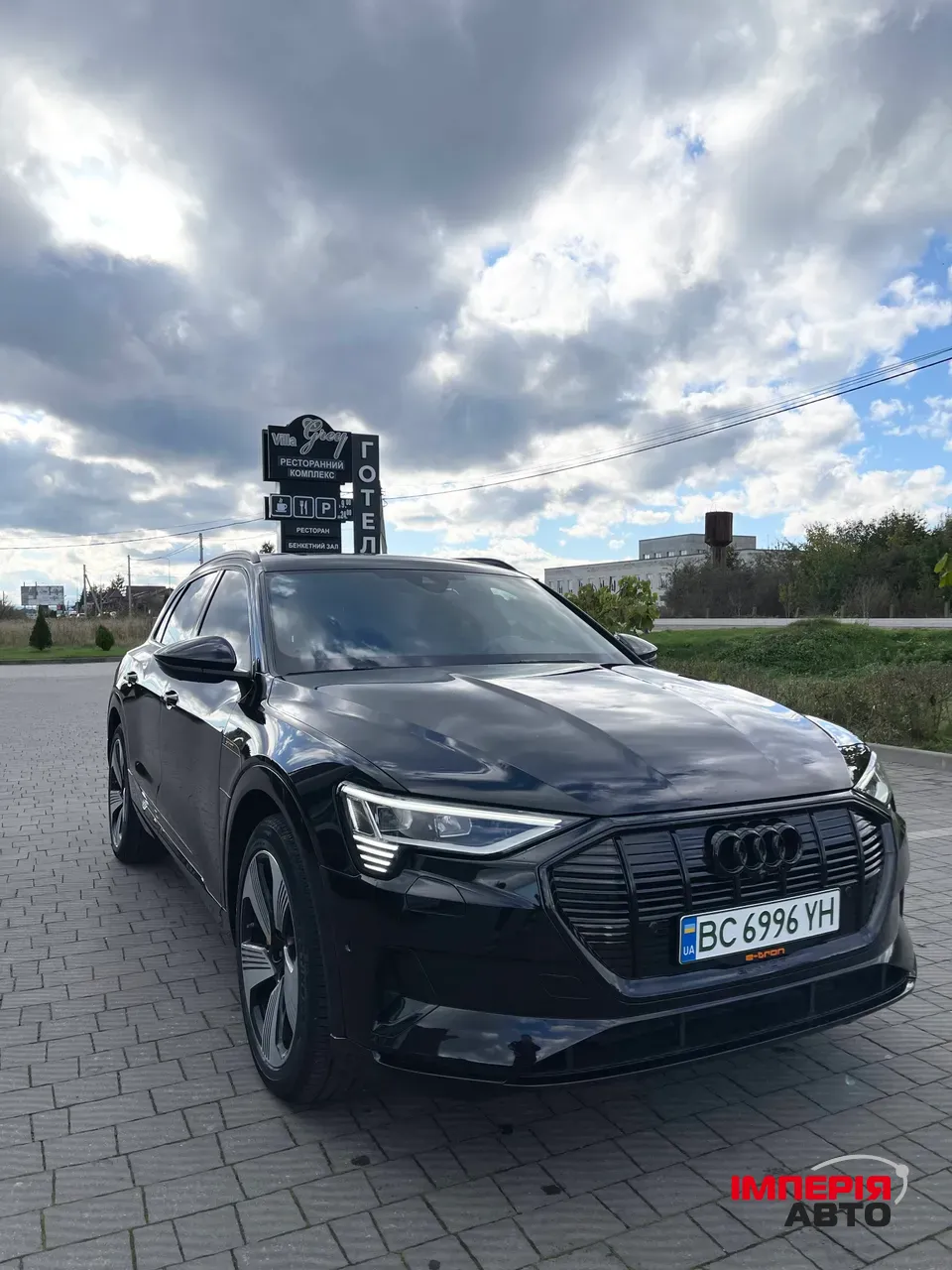 Audi e-tron - фото 1