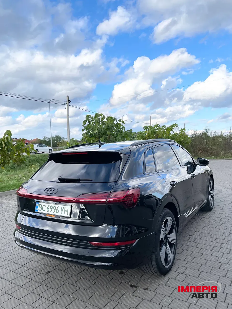 Audi e-tron - фото 5