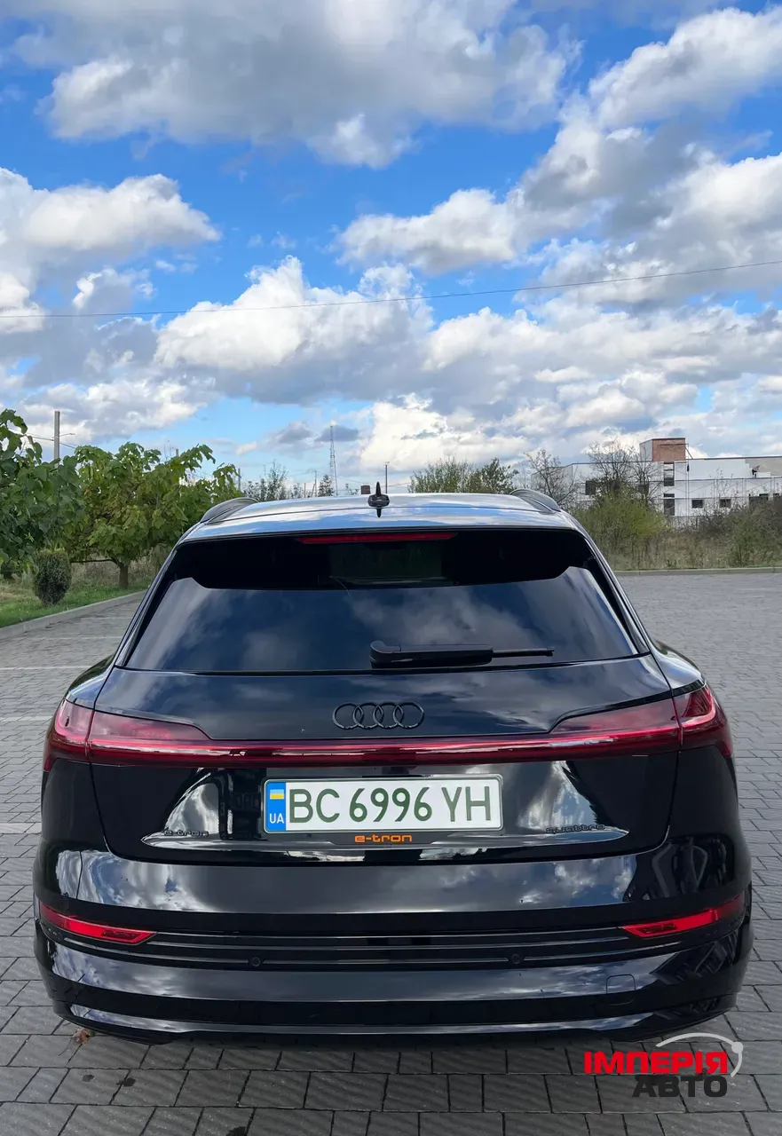 Audi e-tron - фото 6