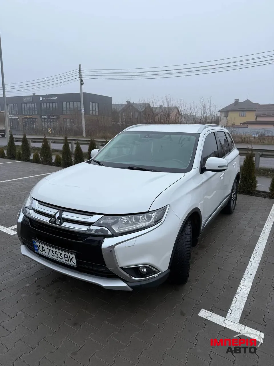 Mitsubishi Outlander - фото 1