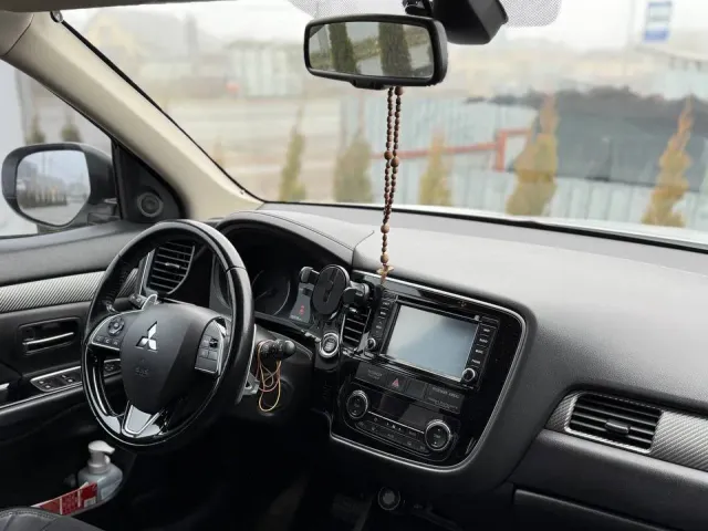 Mitsubishi Outlander - фото 4