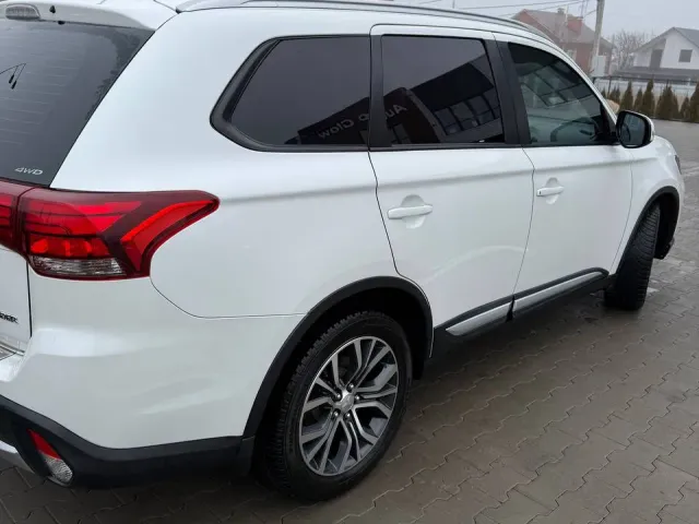 Mitsubishi Outlander - фото 5