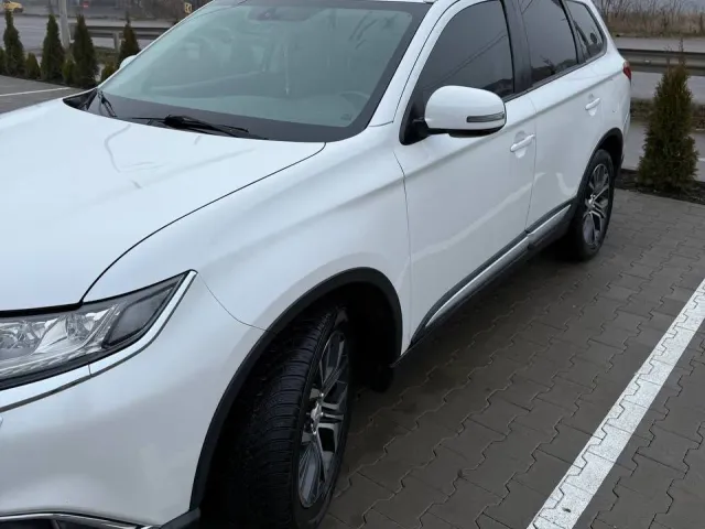 Mitsubishi Outlander - фото 2