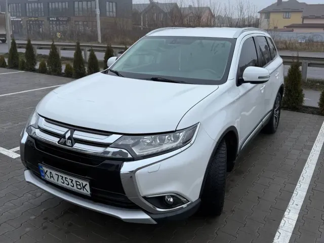 Mitsubishi Outlander - фото 1