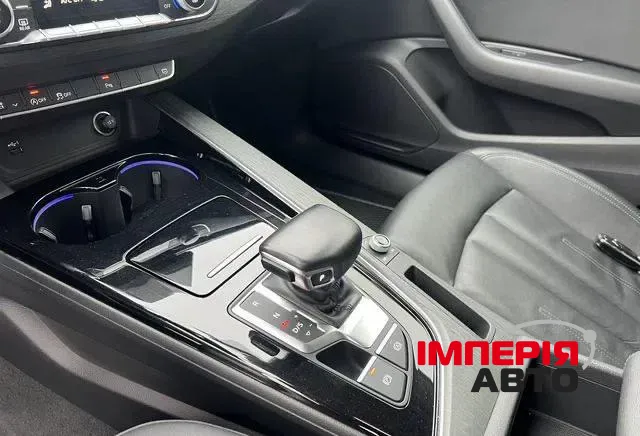 Audi A4 - фото 8