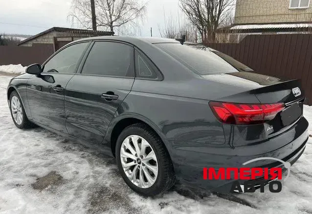 Audi A4 - фото 4