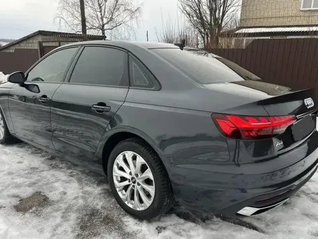 Audi A4 - фото 4