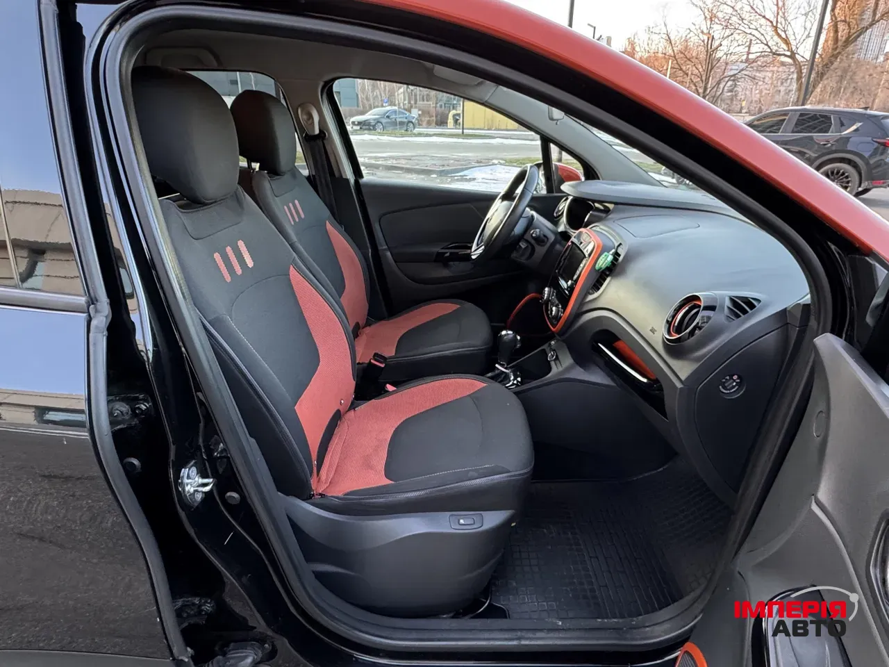 Renault Captur - фото 14