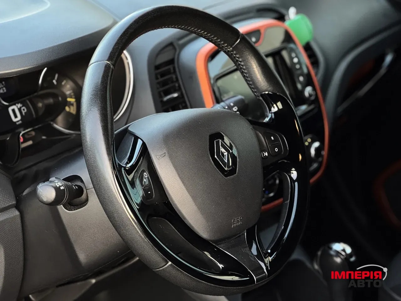 Renault Captur - фото 13