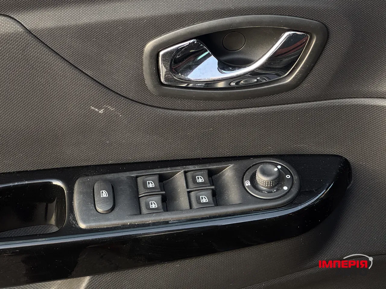 Renault Captur - фото 40