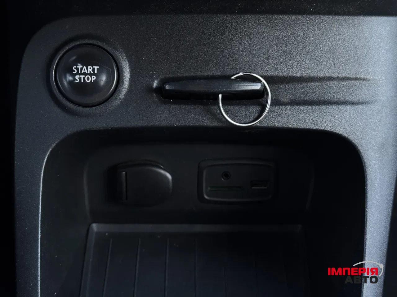 Renault Captur - фото 35