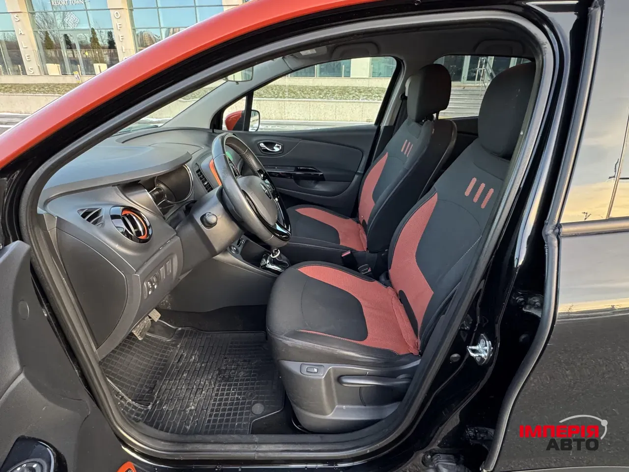 Renault Captur - фото 11