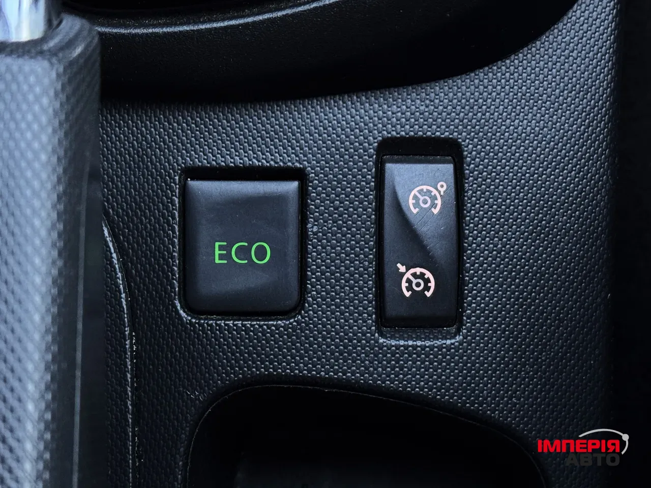 Renault Captur - фото 36