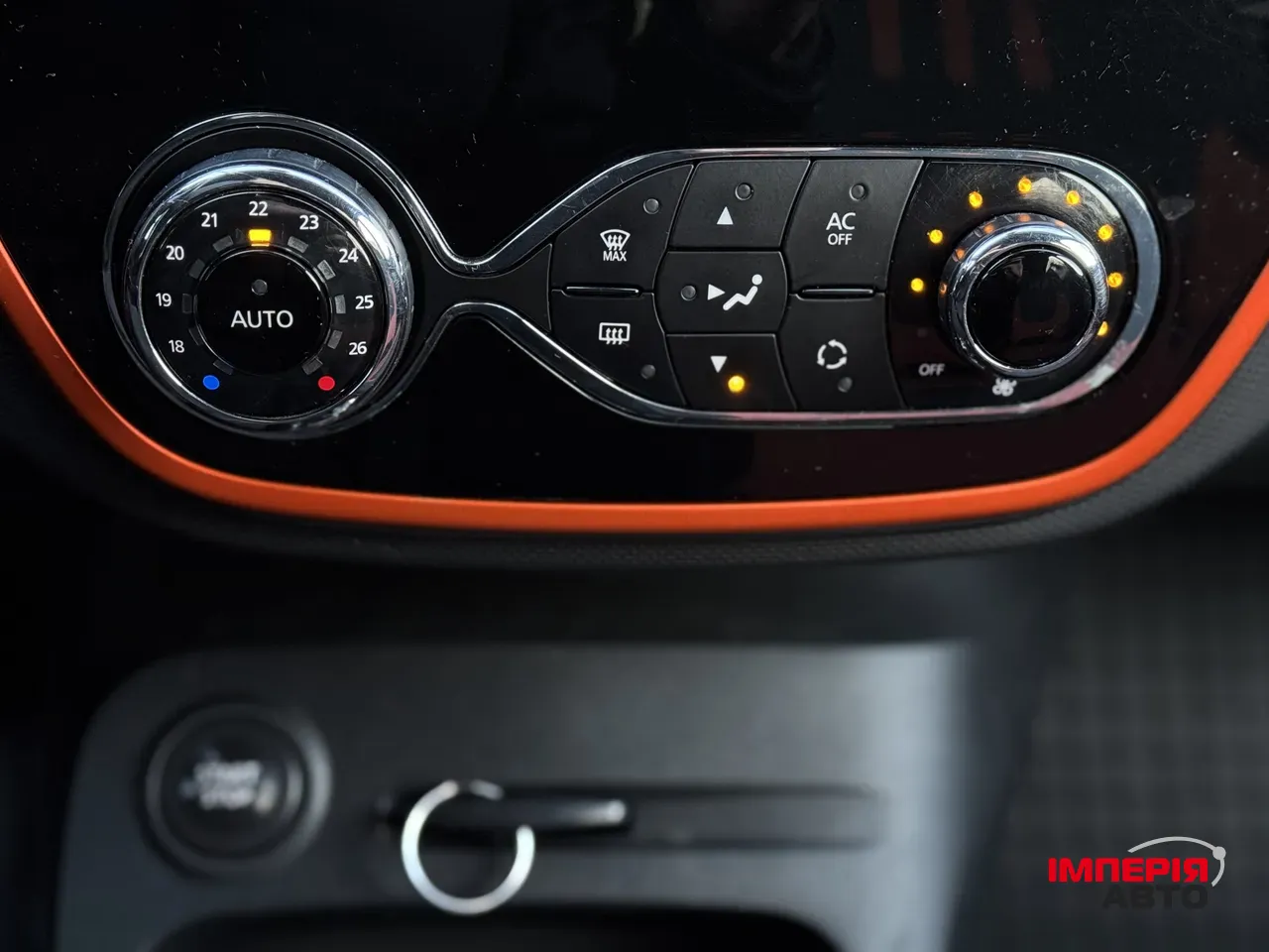 Renault Captur - фото 34