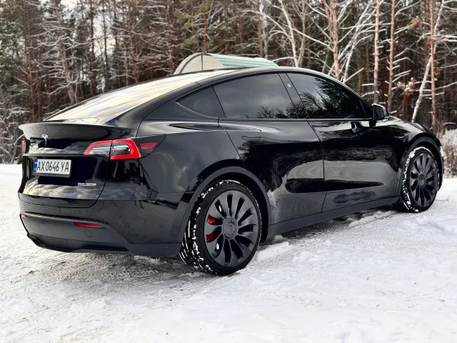 Tesla Model Y - фото 4