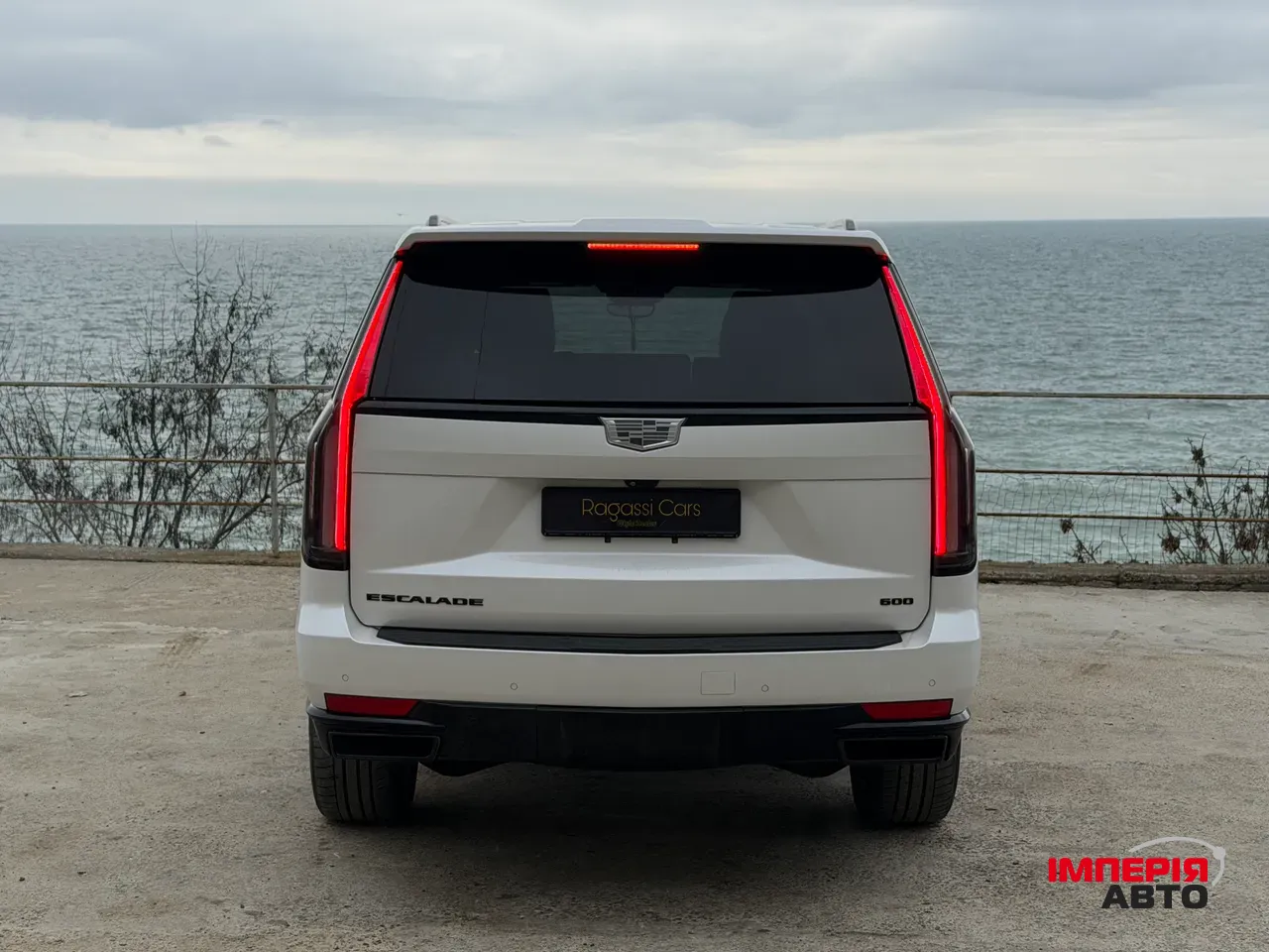 Cadillac Escalade - фото 18