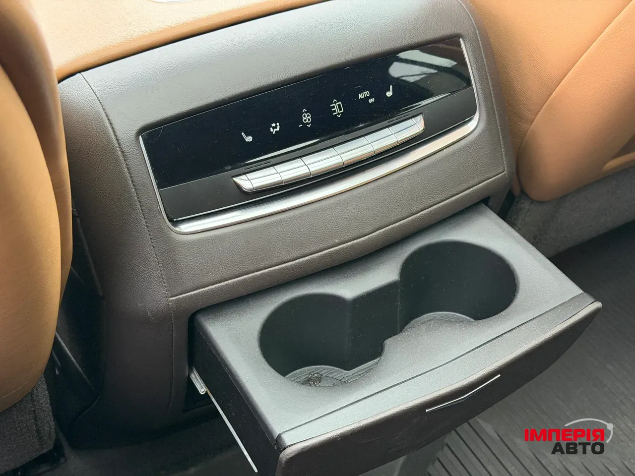 Cadillac Escalade - фото 29