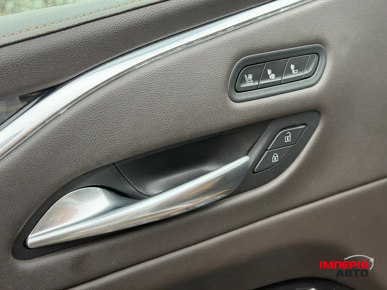 Cadillac Escalade - фото 28