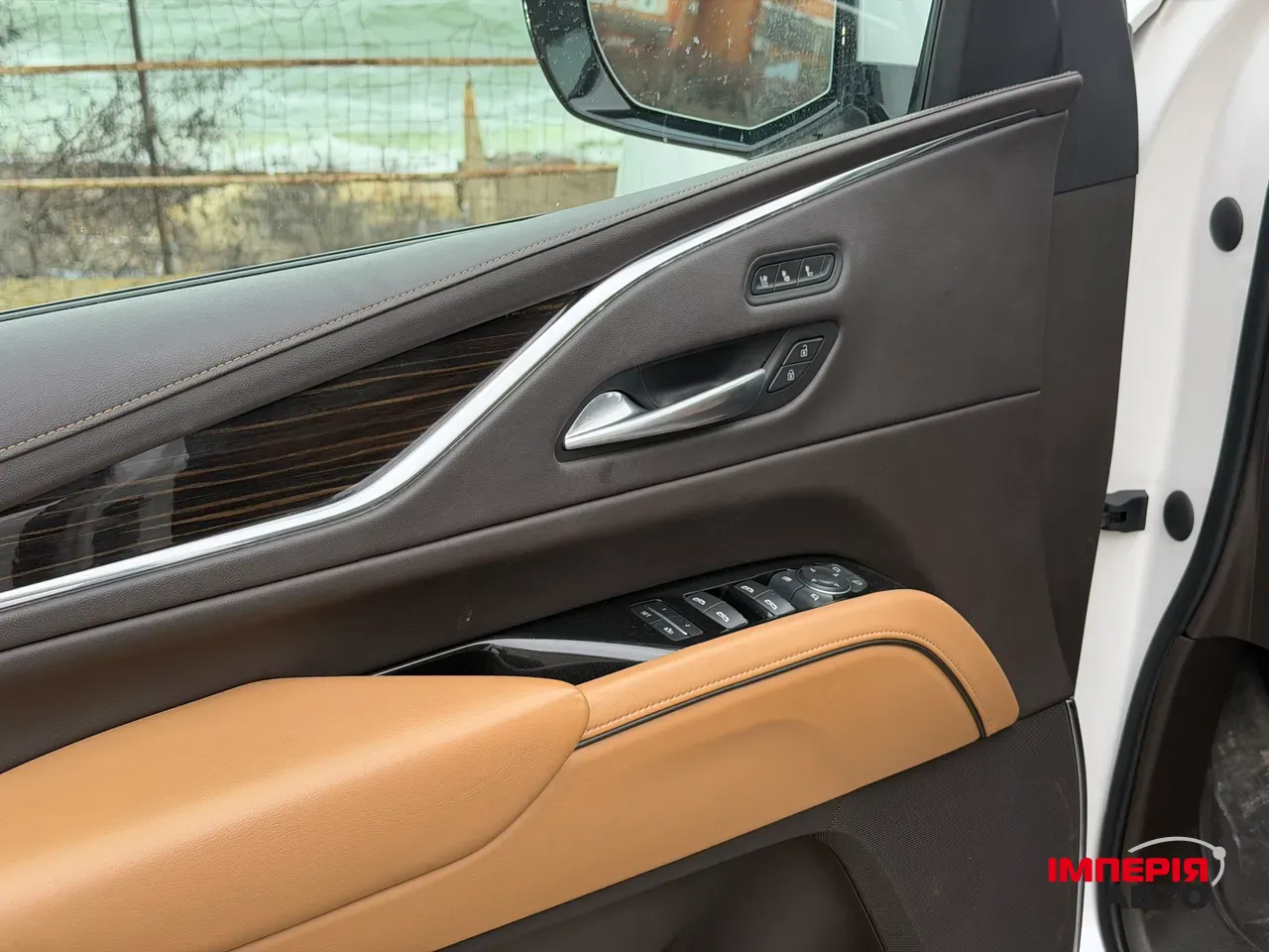 Cadillac Escalade - фото 26