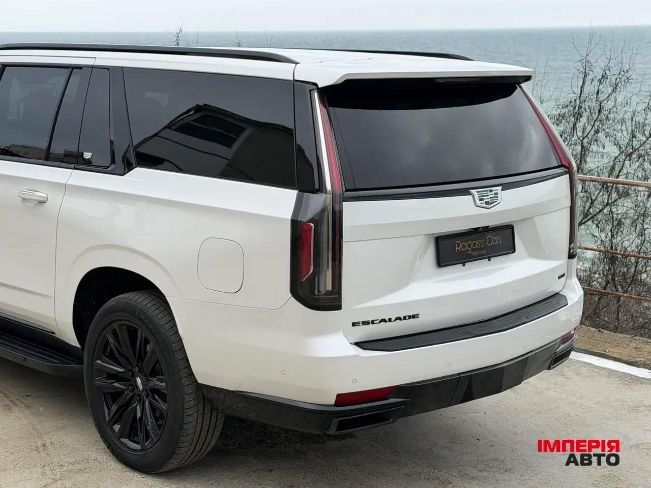 Cadillac Escalade - фото 7