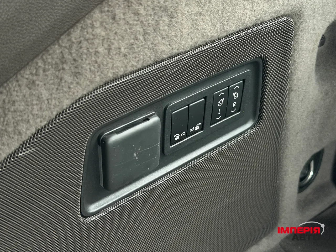 Cadillac Escalade - фото 31