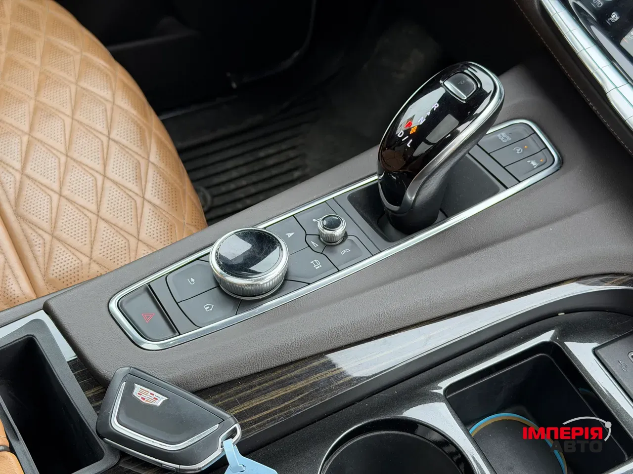 Cadillac Escalade - фото 33