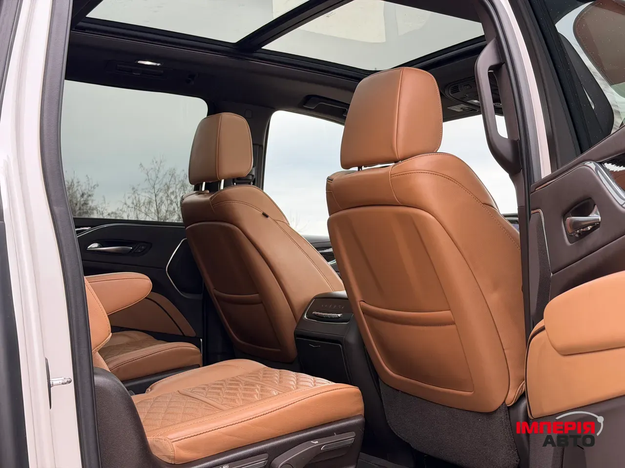 Cadillac Escalade - фото 32