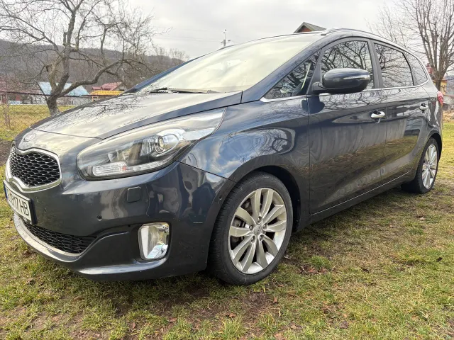 Kia Carens - фото 1