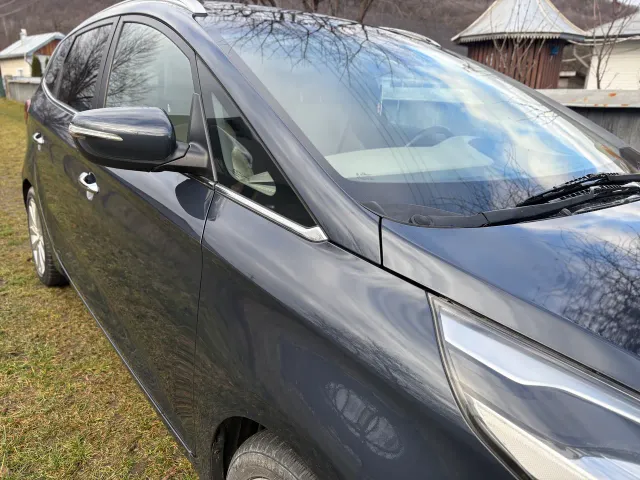 Kia Carens - фото 5