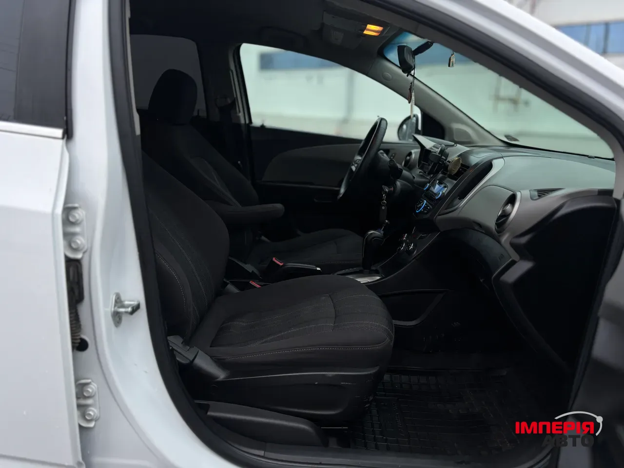 Chevrolet Sonic - фото 13