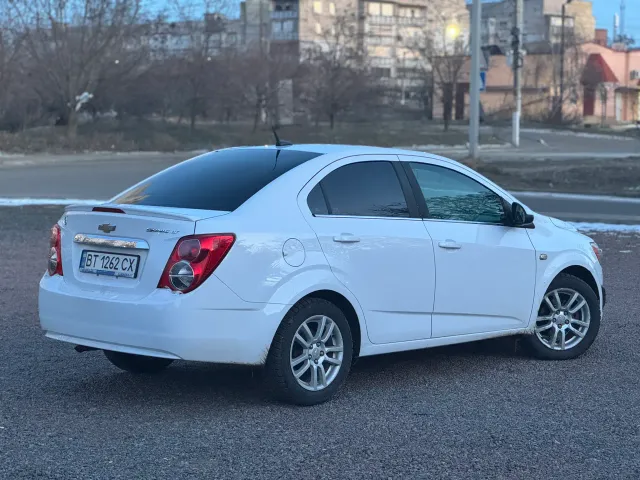 Chevrolet Sonic - фото 4