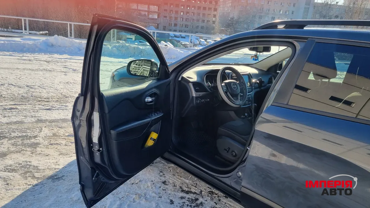 Jeep Cherokee - фото 12