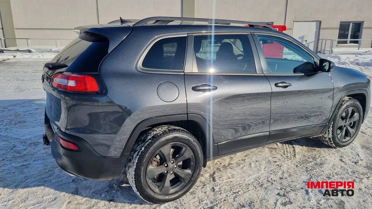 Jeep Cherokee - фото 7