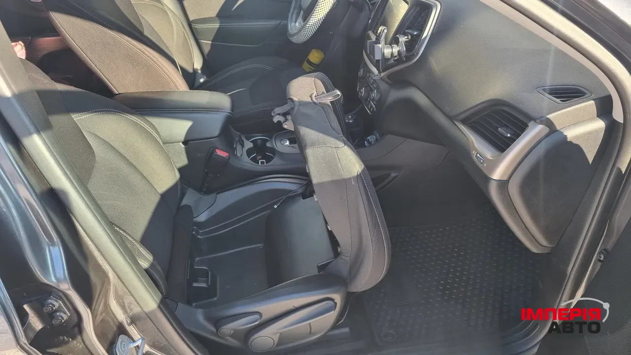 Jeep Cherokee - фото 24