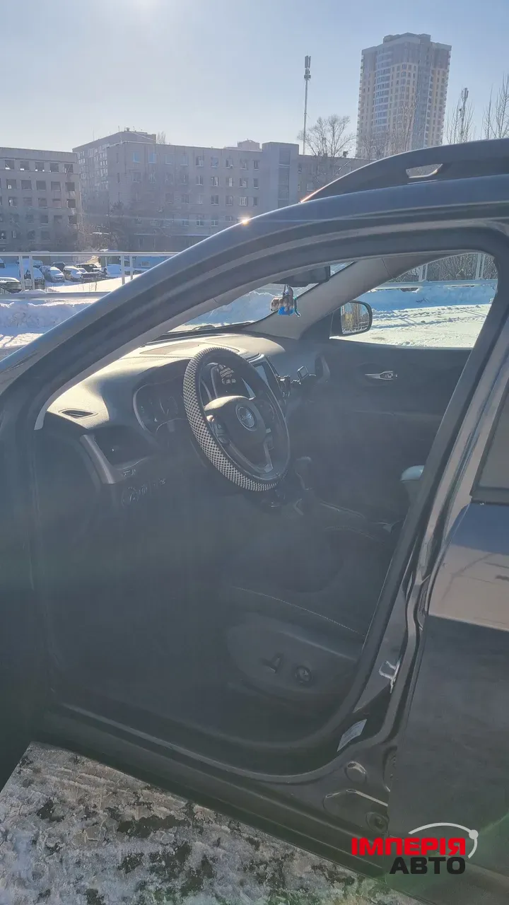 Jeep Cherokee - фото 20